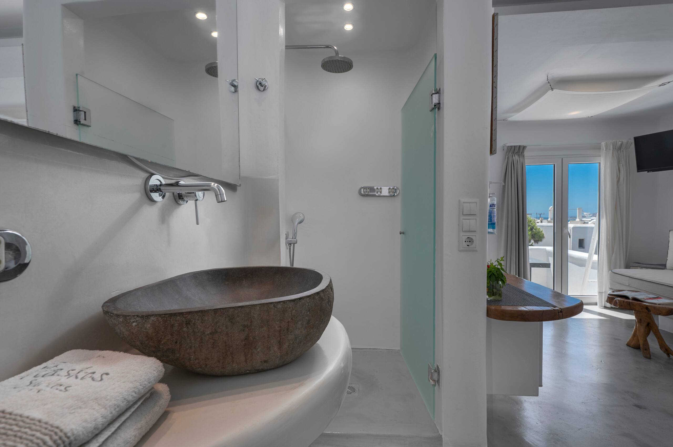 Sea View Suite with Balcony | Flaskos Suites 20