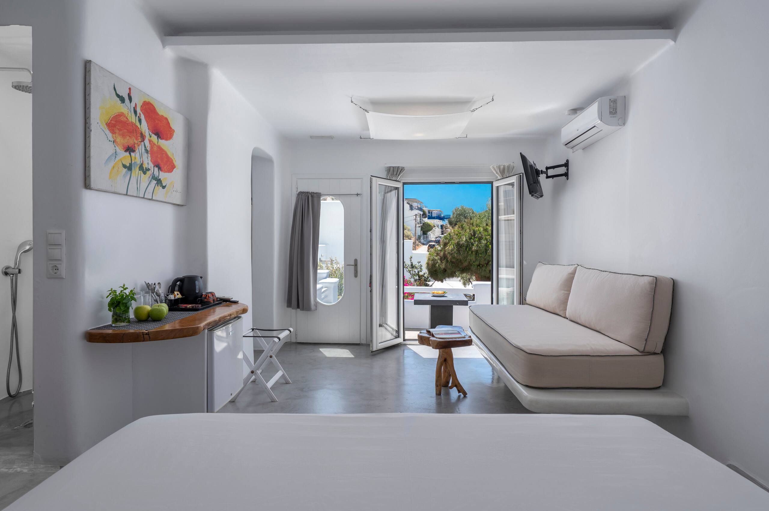 Sea View Suite with Balcony | Flaskos Suites 11
