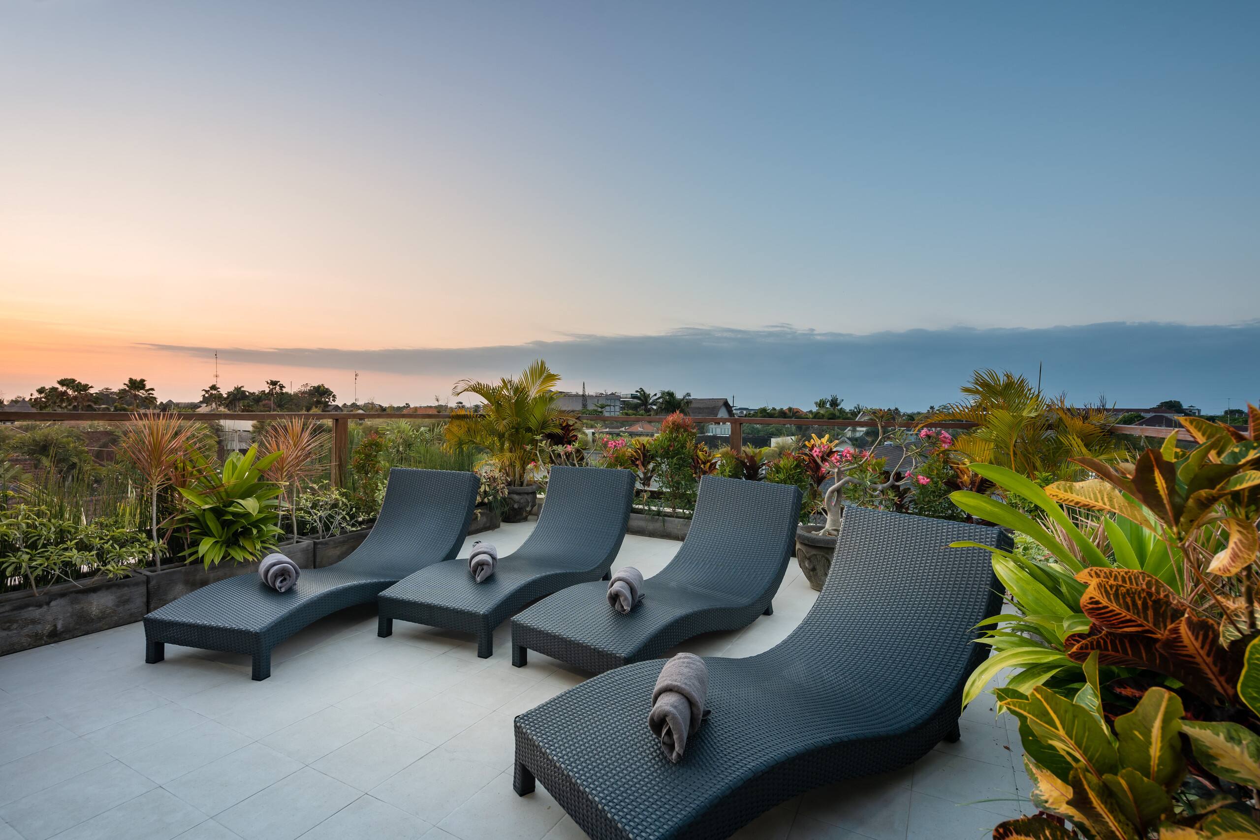 5* Reviews, Huge Savings. Best Locale In Seminyak 8