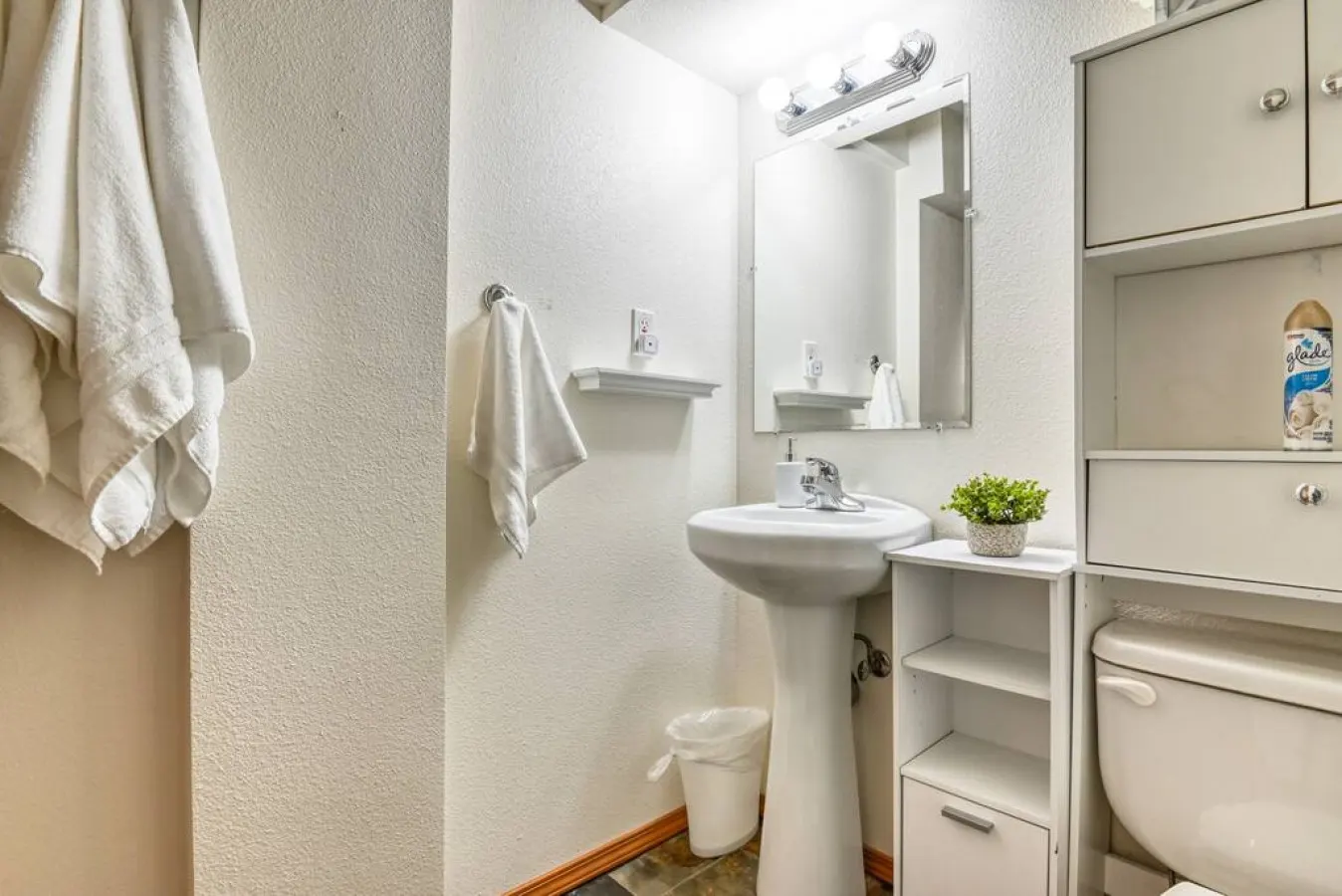 Spacious 6-Bedroom Near USAFA - Sleeps 12 Comfortably! * Pet Friendly * 13