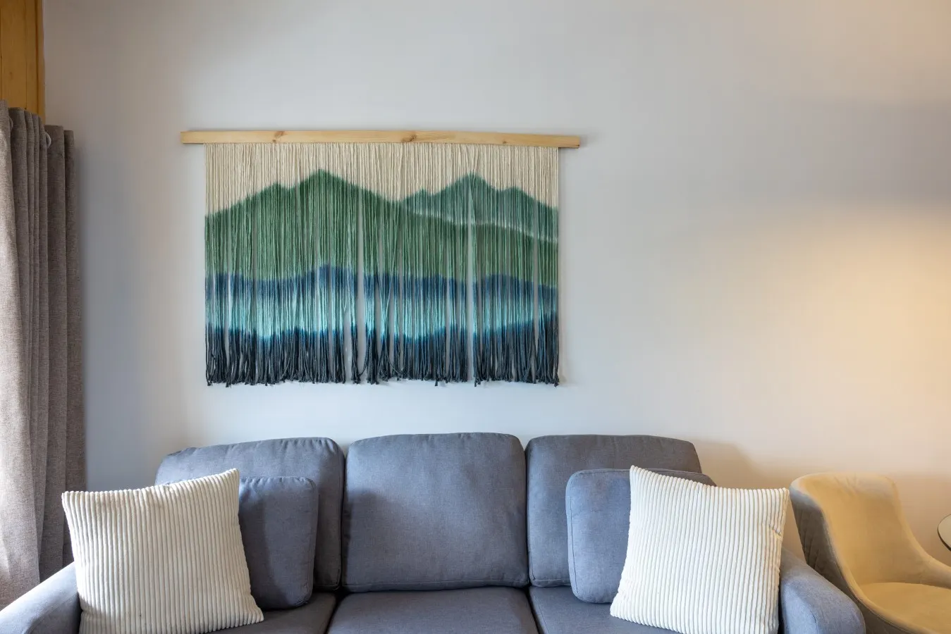Suite 5 at The Gem | Bright 2BR Stay for Groups — photo 3