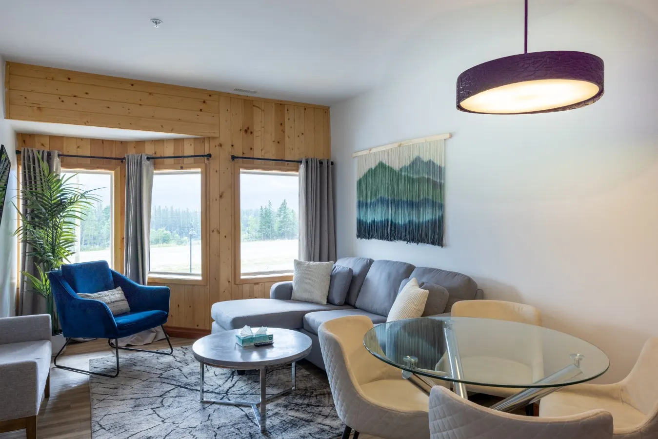 Suite 5 at The Gem | Bright 2BR Stay for Groups — photo 5