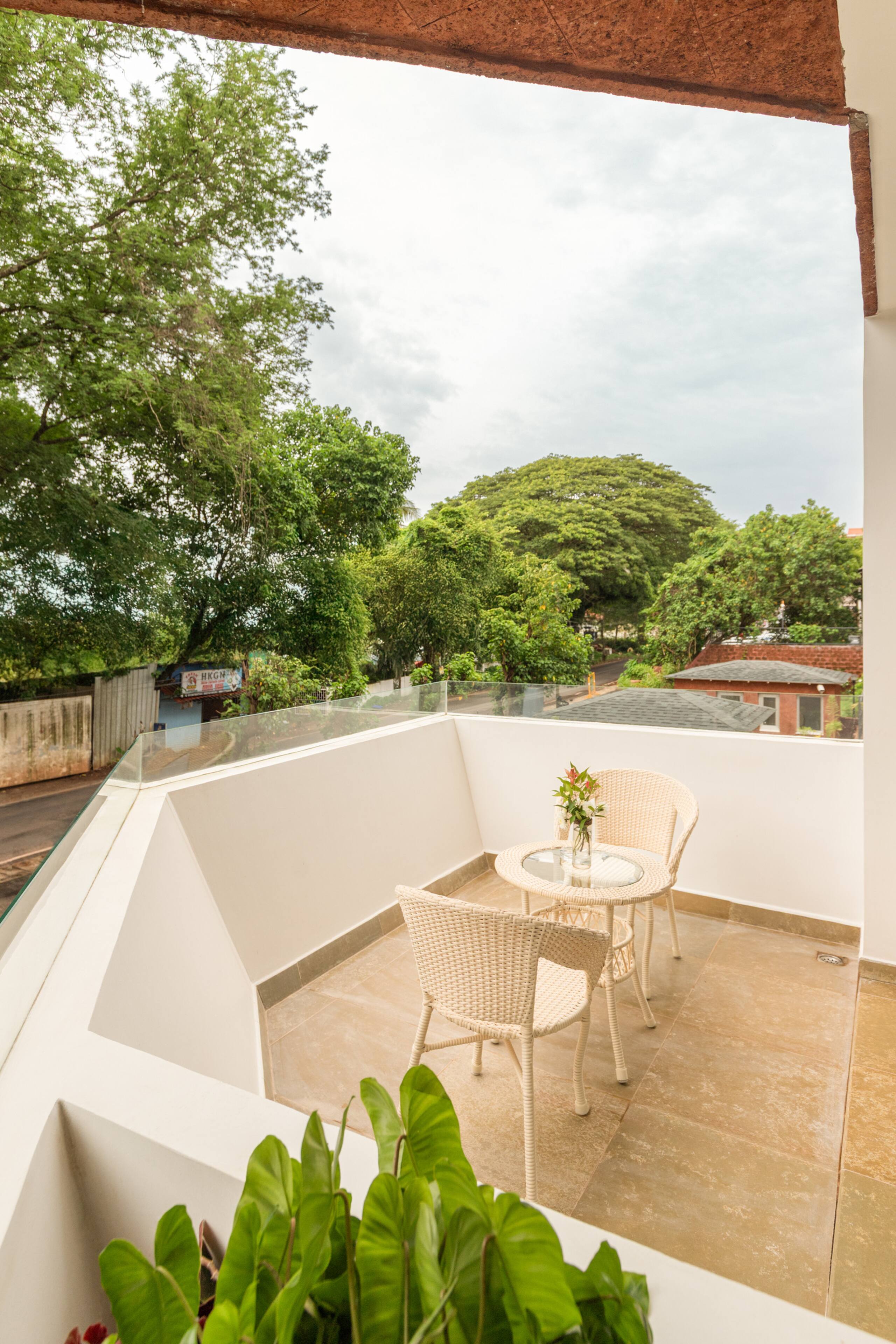 ElVolar Elegant 2BHK W/ Common pool & Balcony — photo 5