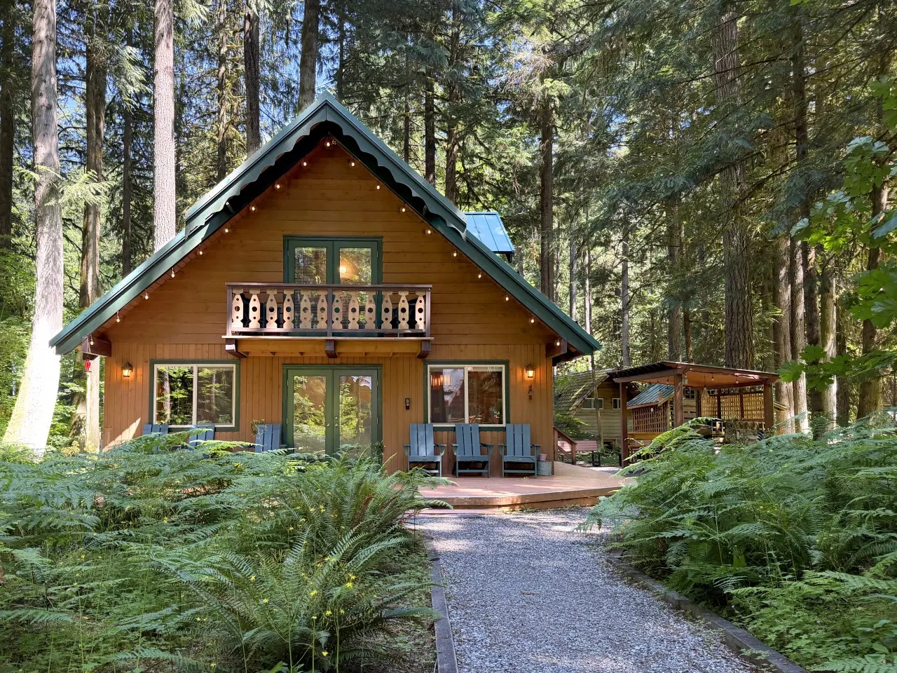 Woodland Cabin w King Beds Sauna & Hot Tub — photo 2