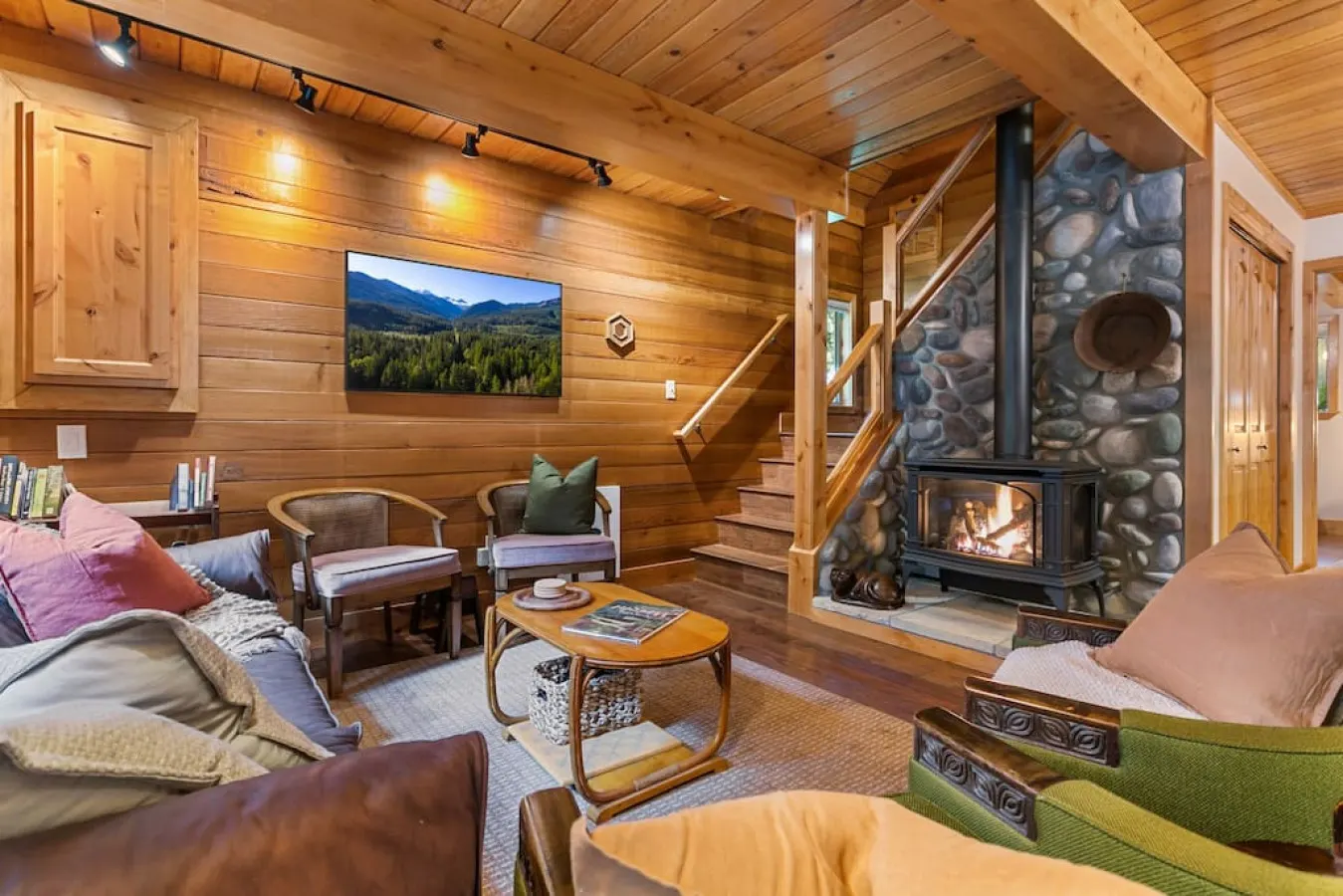 Woodland Cabin w King Beds Sauna & Hot Tub 9