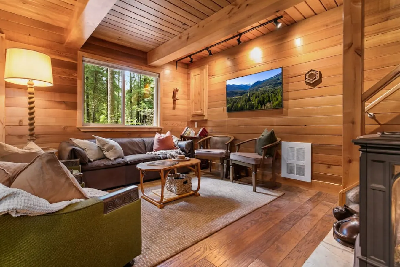 Woodland Cabin w King Beds Sauna & Hot Tub 10