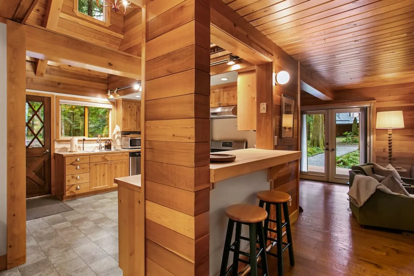 Woodland Cabin w King Beds Sauna & Hot Tub 17