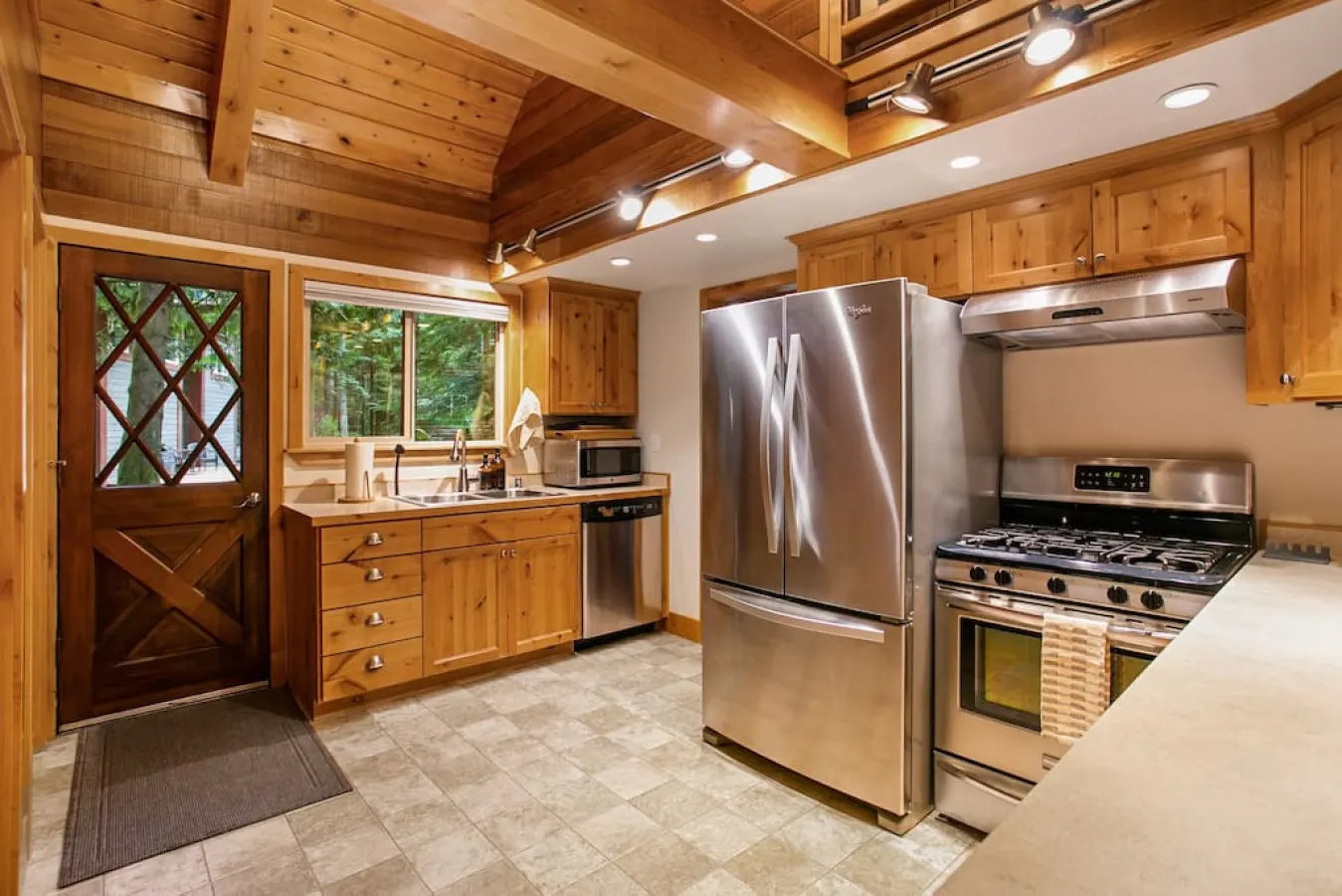 Woodland Cabin w King Beds Sauna & Hot Tub 19