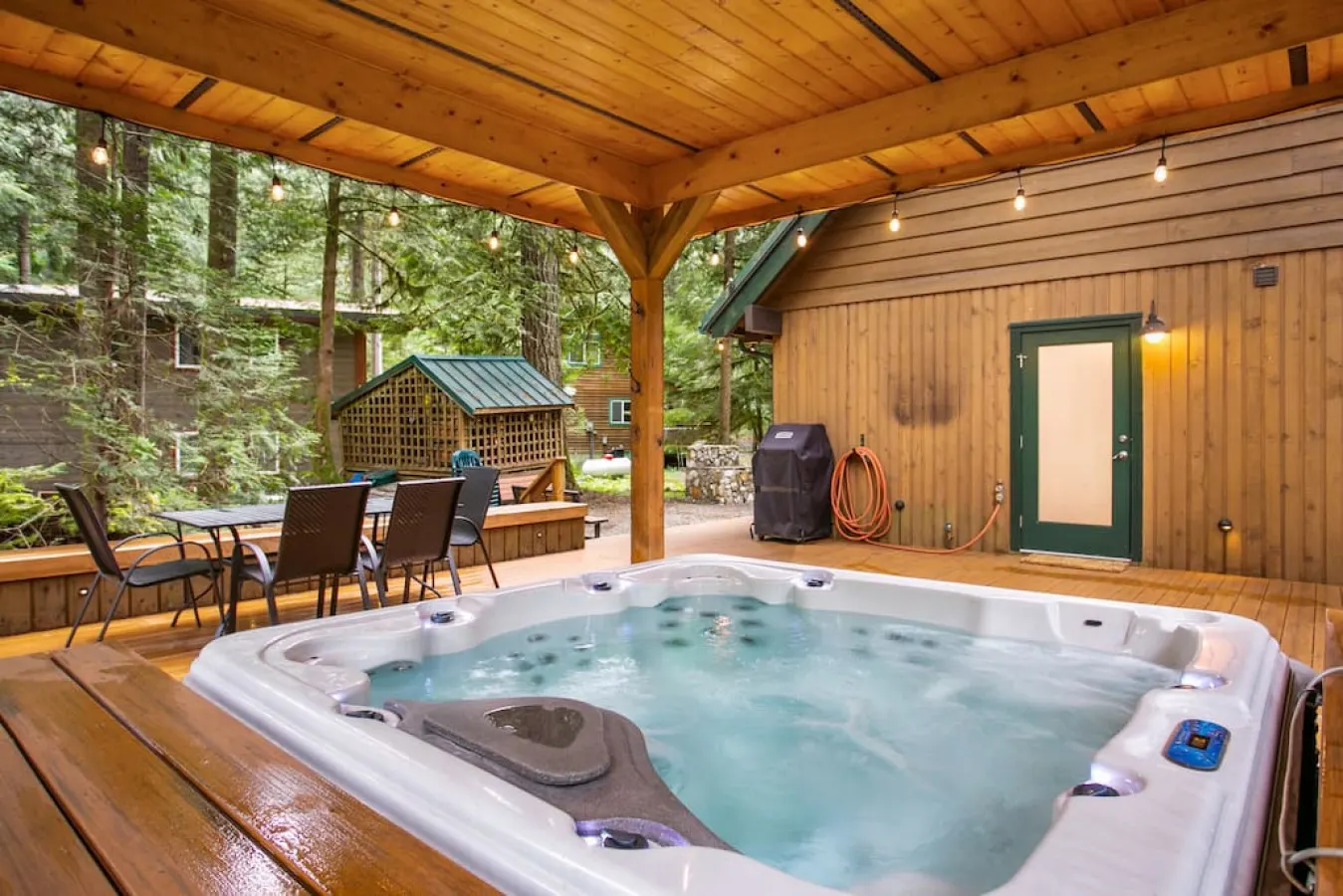 Woodland Cabin w King Beds Sauna & Hot Tub 7