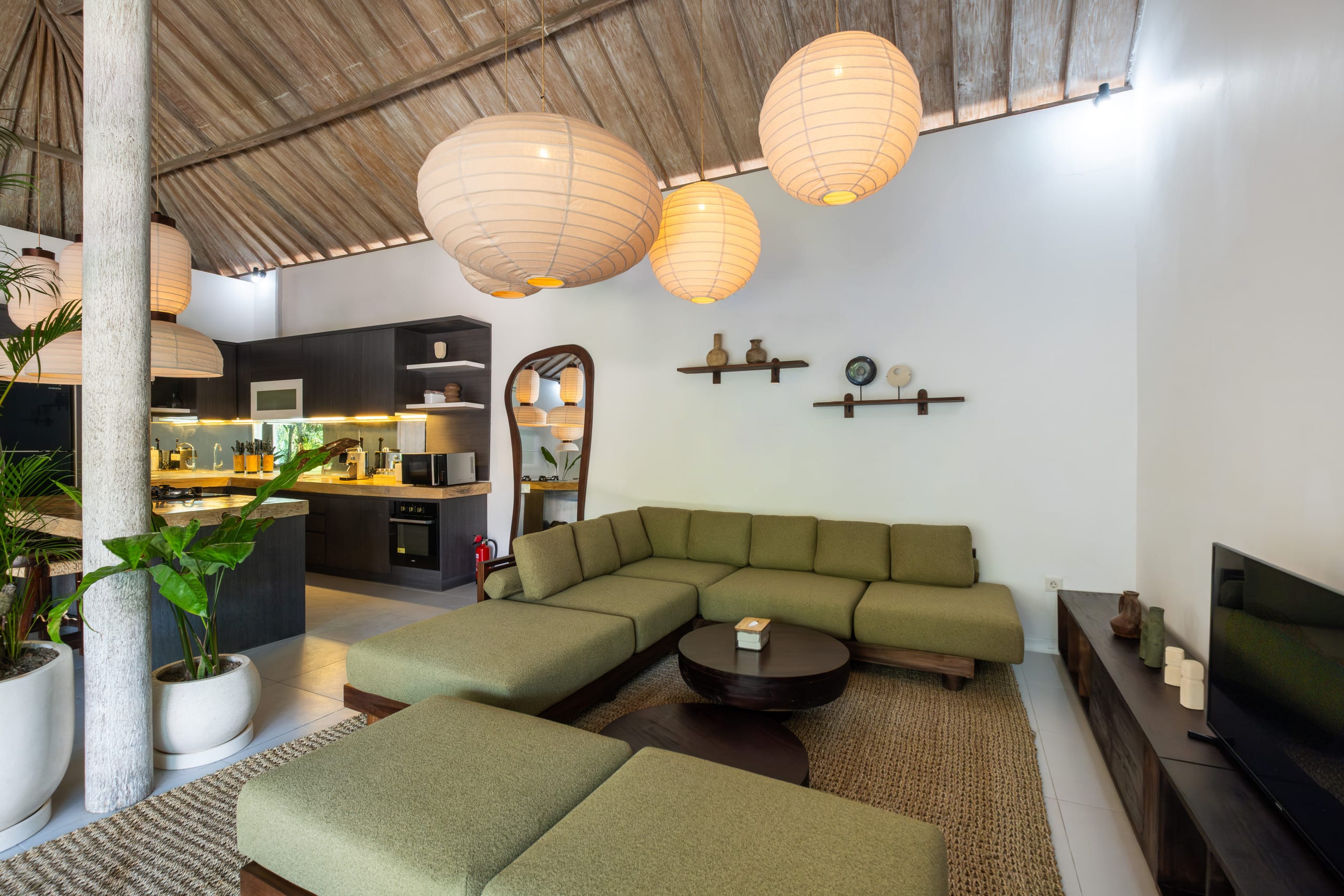 Canggu Central 3BR Villa with Pool and Pool Table — photo 5