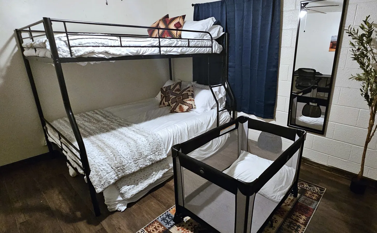 Page 3Bd, 1Ba, King, Brkfst, Boat Parking, Washer/Dryer, Sleeps 11, BBQ, Unit 127 11