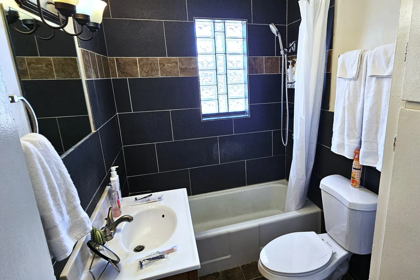Page 3Bd, 1Ba, King, Brkfst, Boat Parking, Washer/Dryer, Sleeps 11, BBQ, Unit 127 14