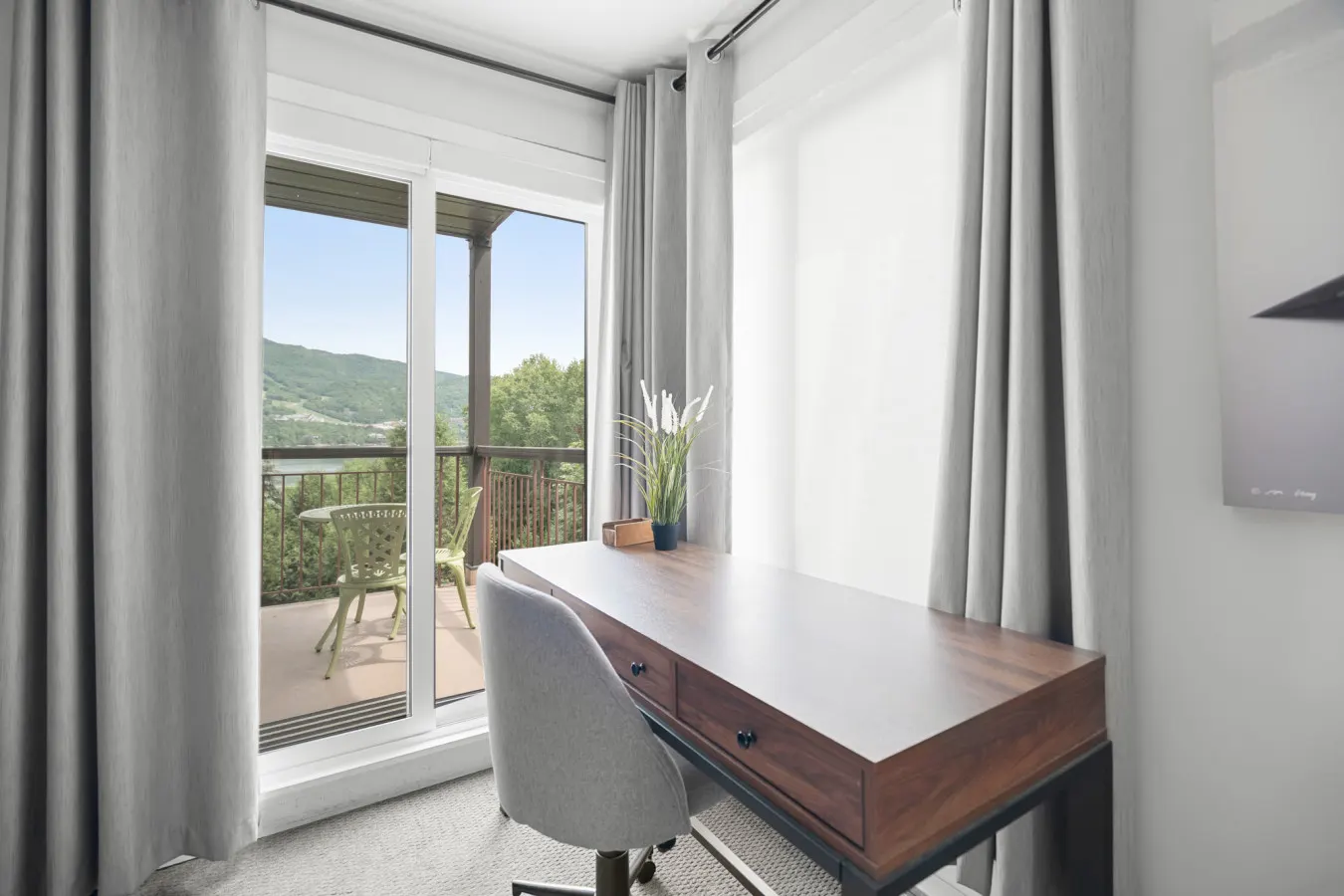 Huge 3 Bedroom Condo with a View - Bloc L unit 324 13