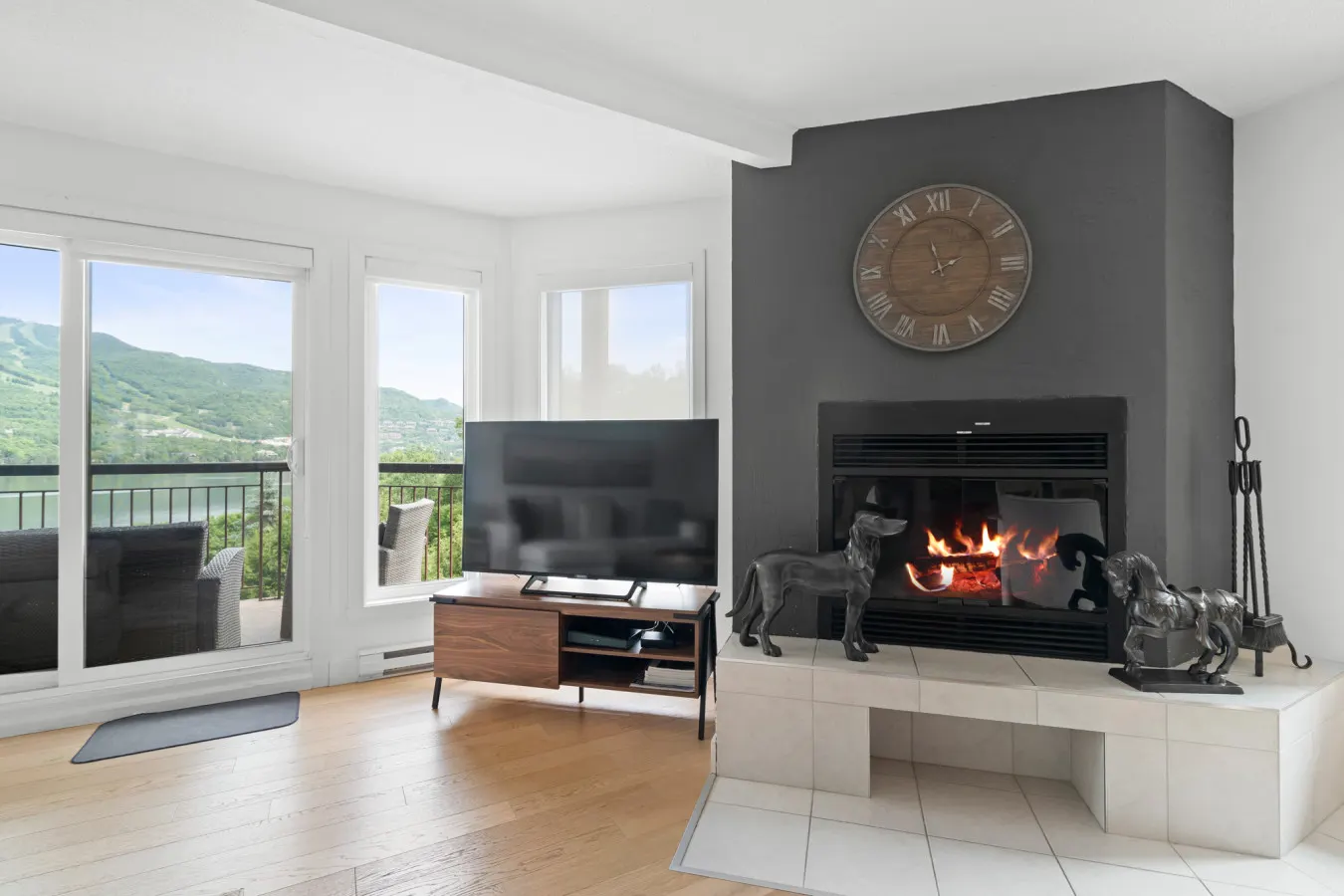 Huge 3 Bedroom Condo with a View - Bloc L unit 324 7
