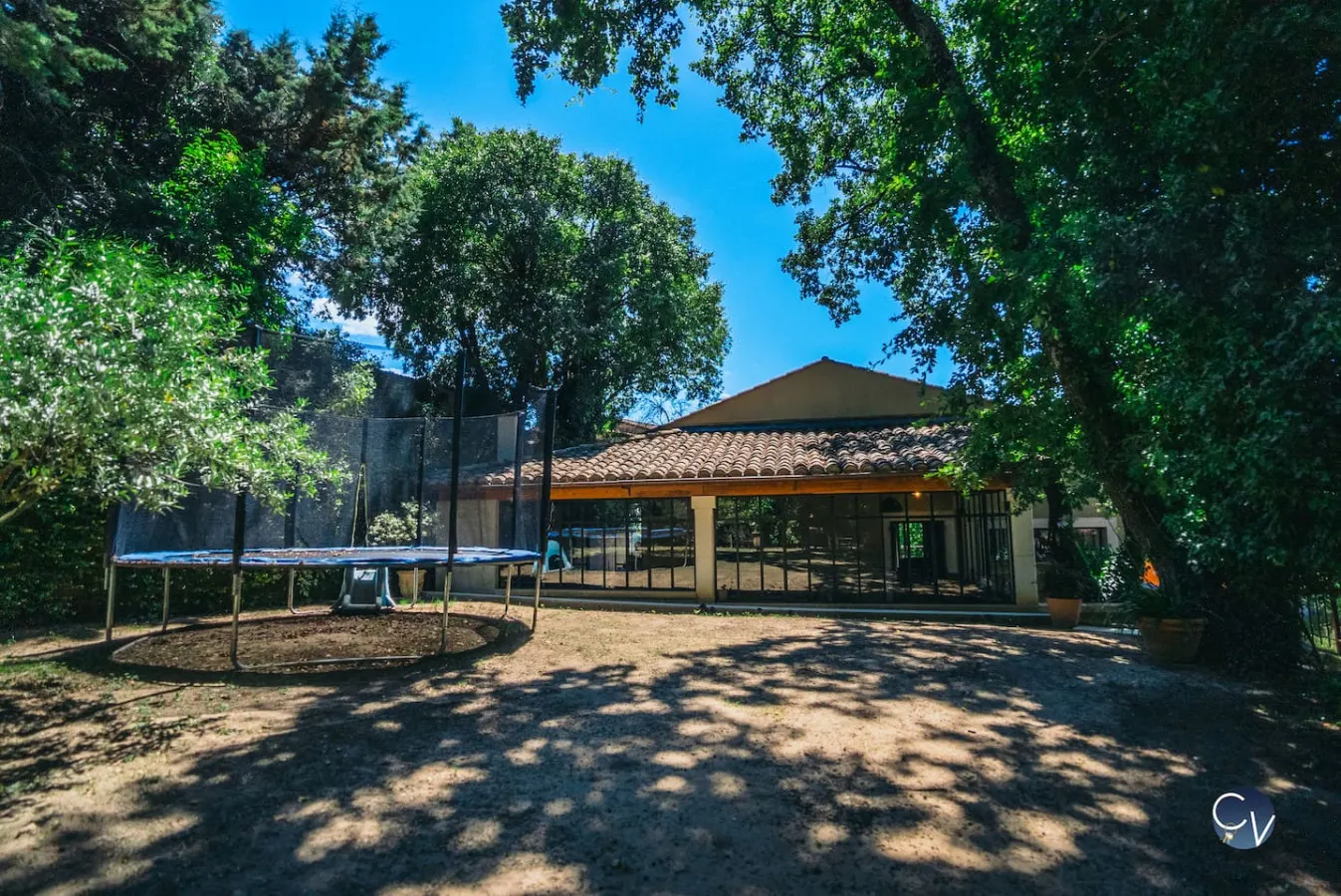 Villa spacieuse, grande piscine et jardin 10