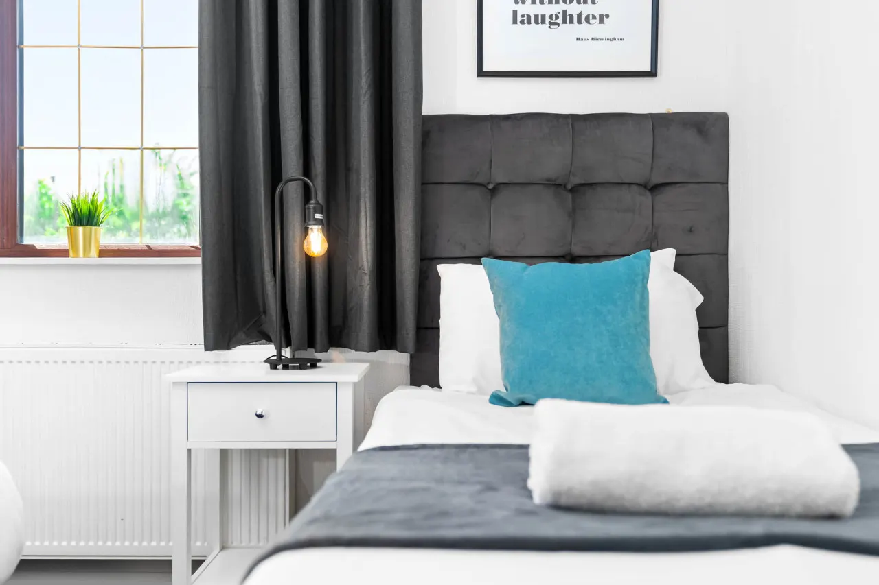Modern Three Bed House - Garden - Parking 19