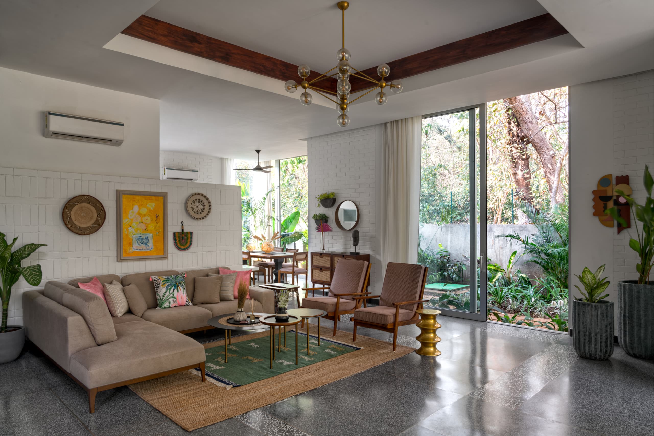 LaMacedo Modern Villa Large Pvt Pool Balcony AC 9