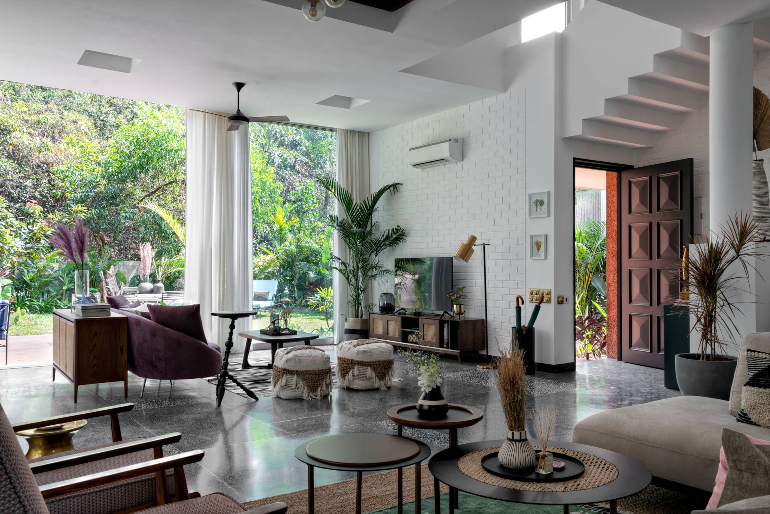 LaMacedo Modern Villa Large Pvt Pool Balcony AC 11