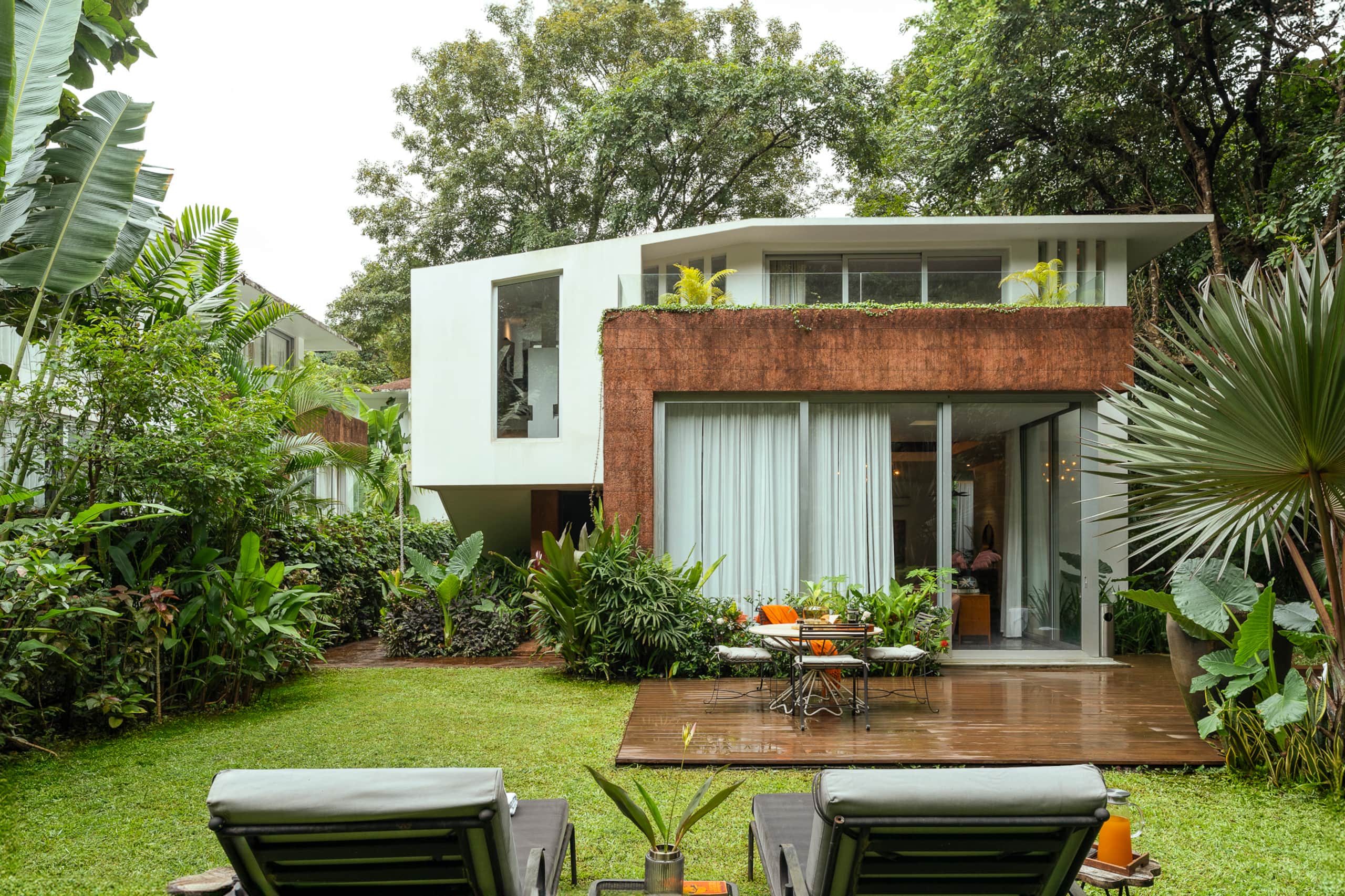 LaMacedo Modern Villa Large Pvt Pool Balcony AC 28