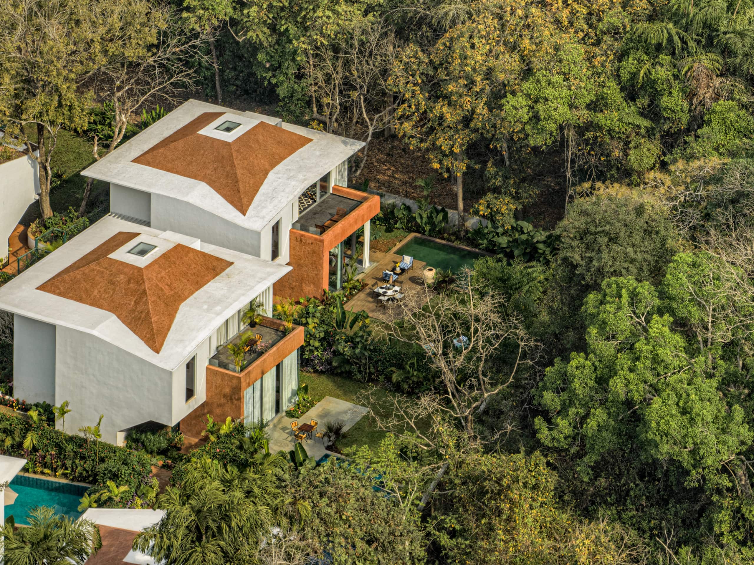 LaMacedo Modern Villa Large Pvt Pool Balcony AC 6
