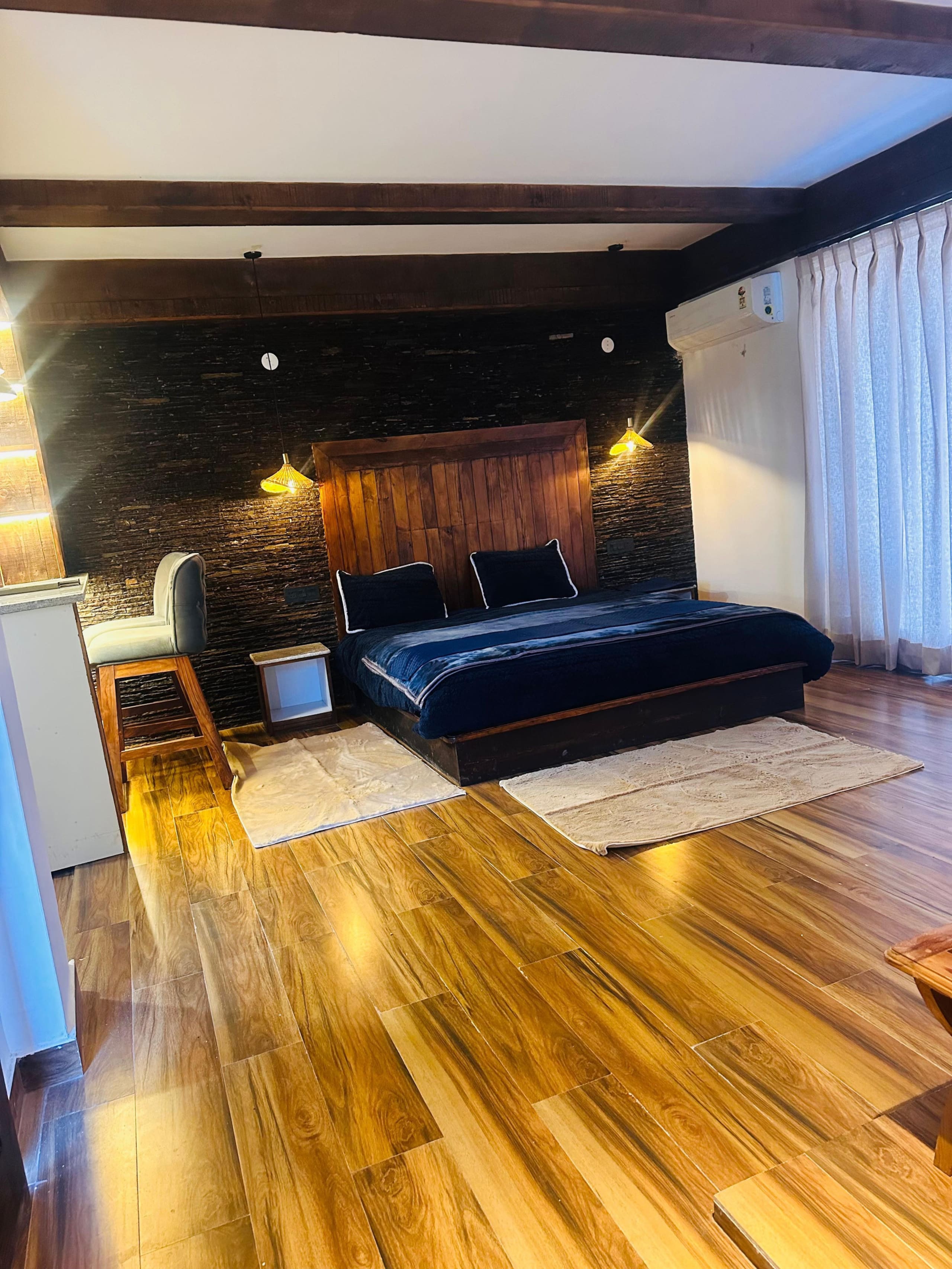 H2O: Luxe by the River Luxury Studio|MiniBar|River 18