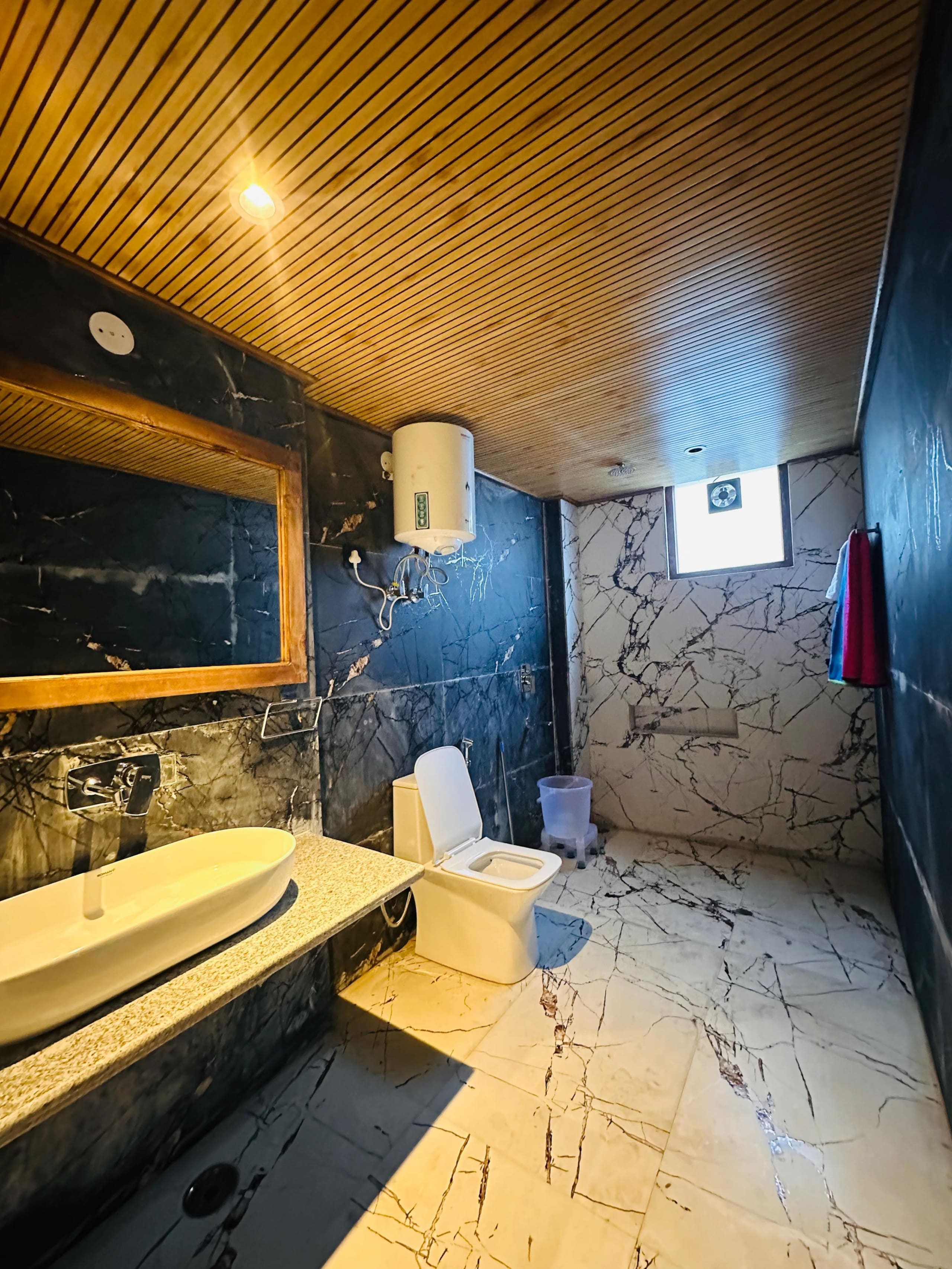 H2O: Luxe by the River Luxury Studio|MiniBar|River 24