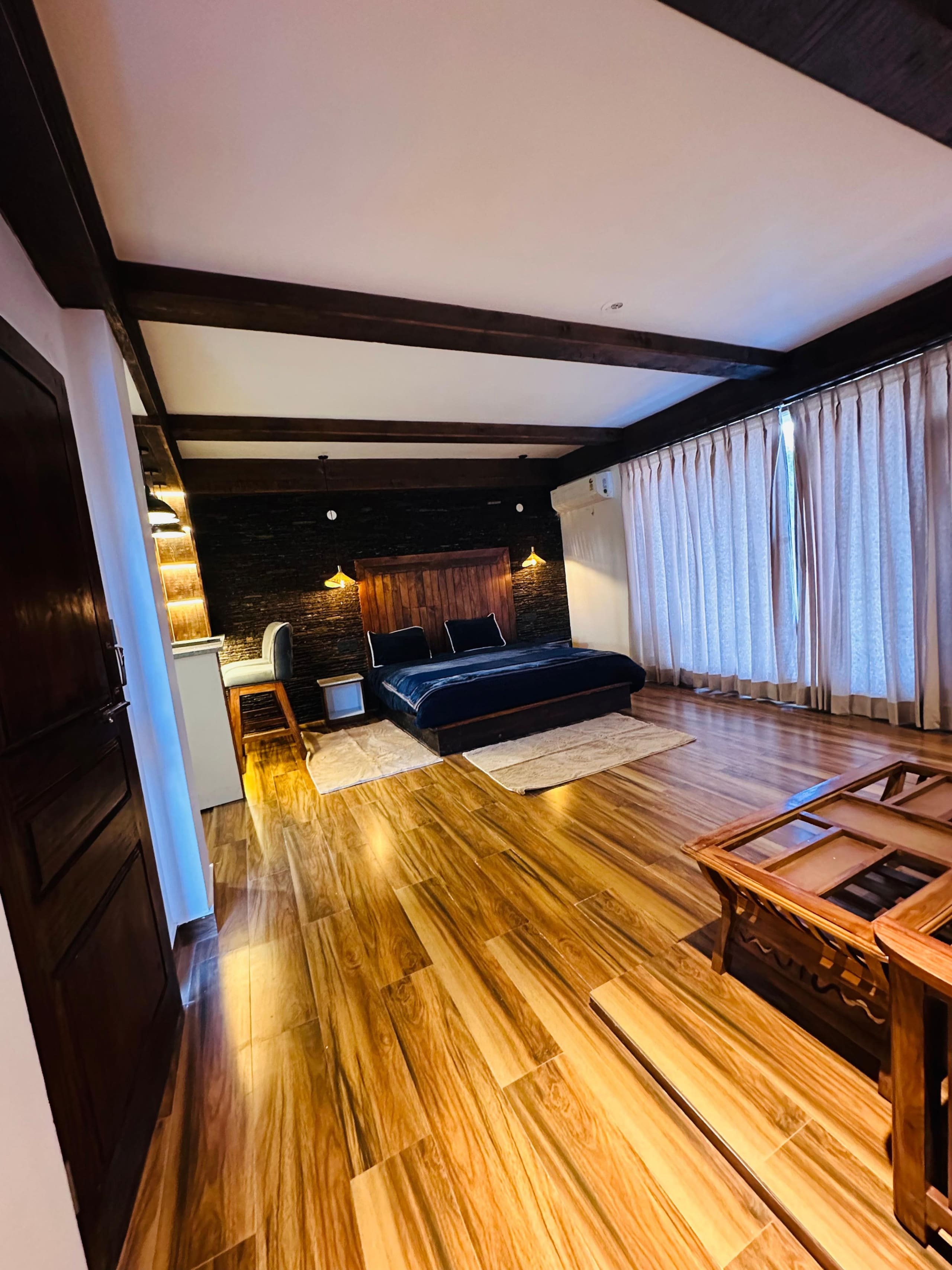 H2O: Luxe by the River Luxury Studio|MiniBar|River 7