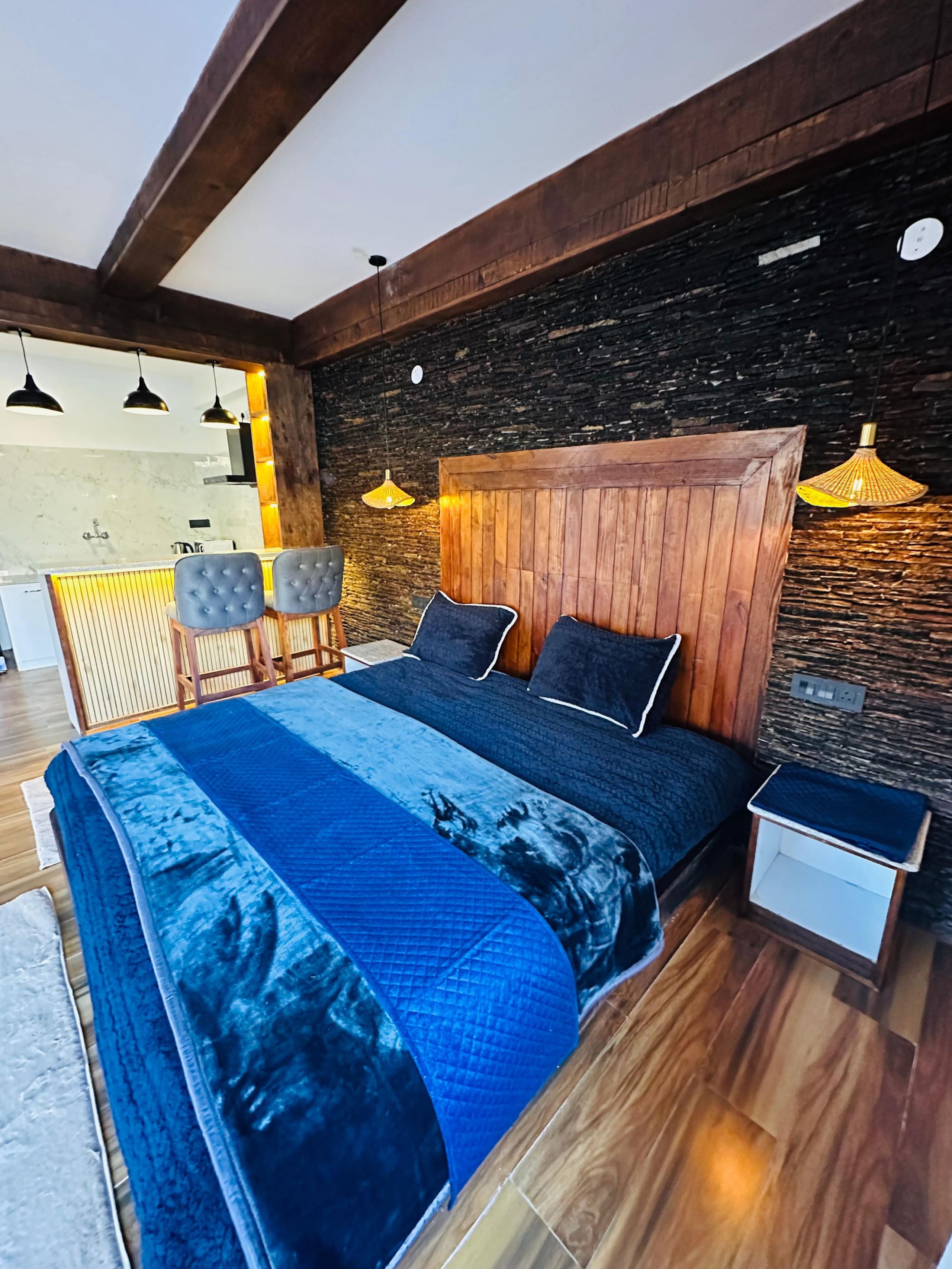 H2O: Luxe by the River Luxury Studio|MiniBar|River 17
