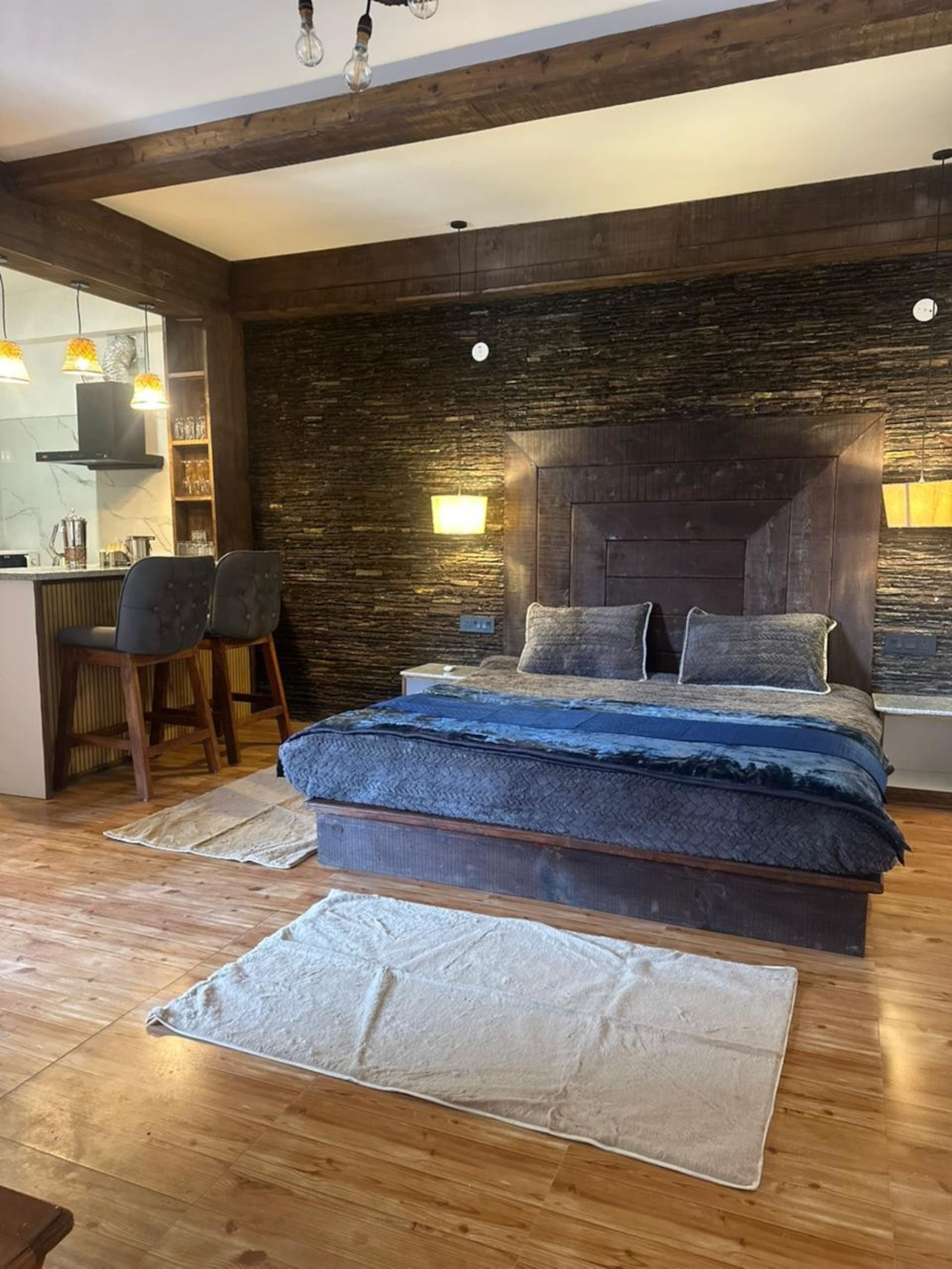 H2O: Luxe by the River Luxury Studio|MiniBar|River 4