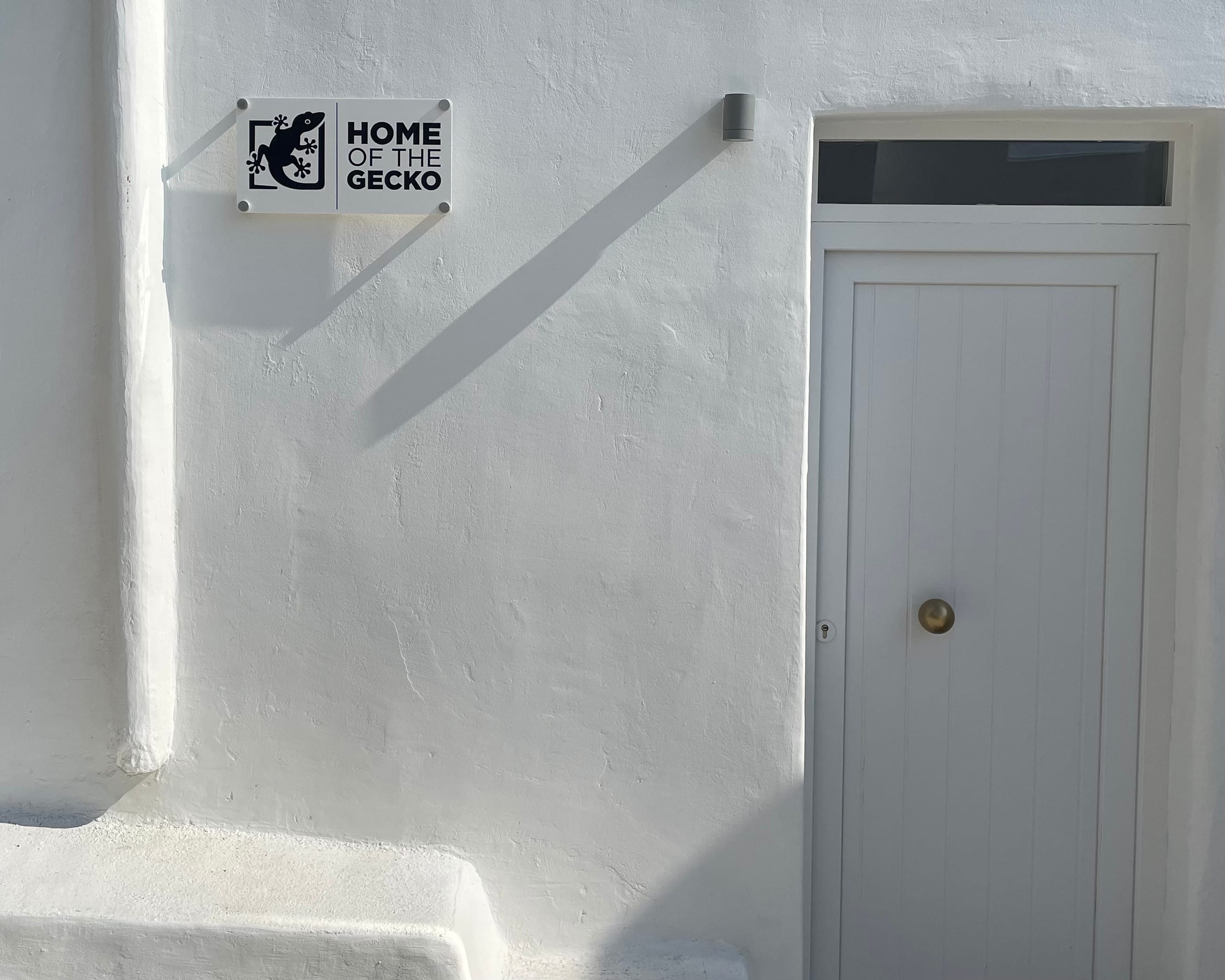 Home of the Gecko - Mykonos Town Tiny Room — photo 4
