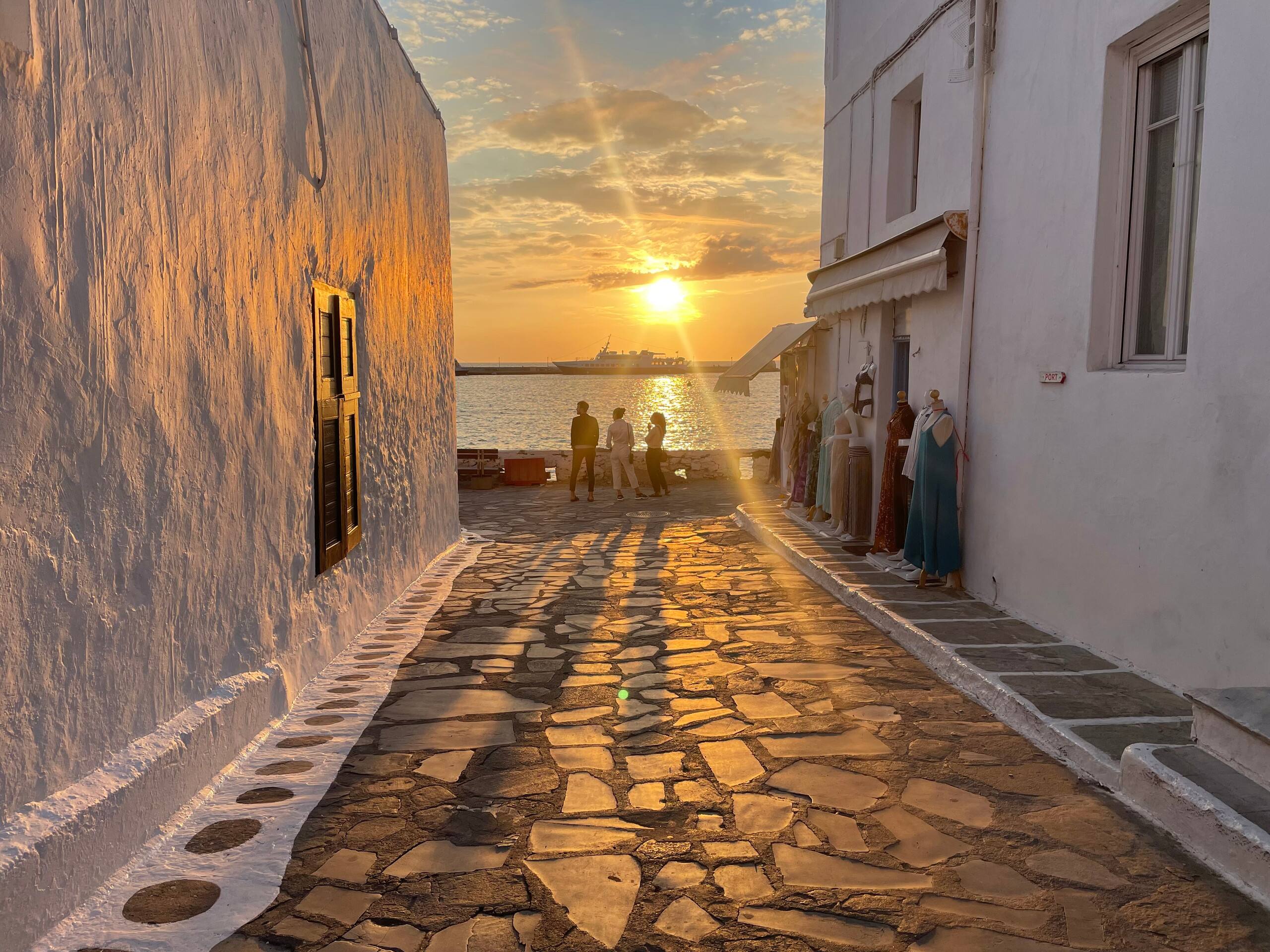 Home of the Gecko - Mykonos Town Tiny Room — photo 5
