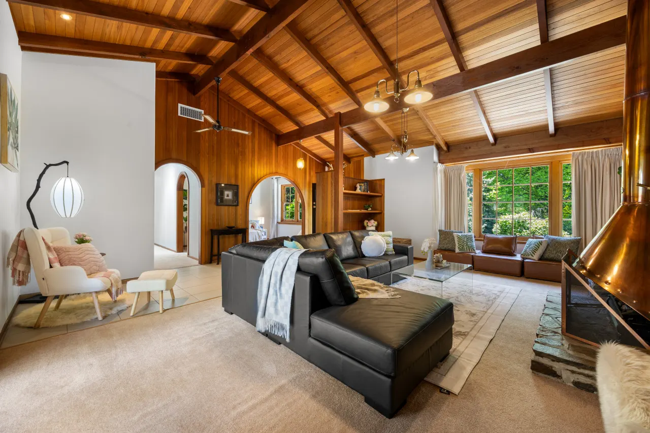 Amber Wisper—In the Hills with Pool & Tennis Court 10