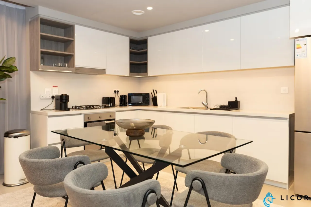 New 2BR Apt next to DubaiMall, pool view of BurjKh 18