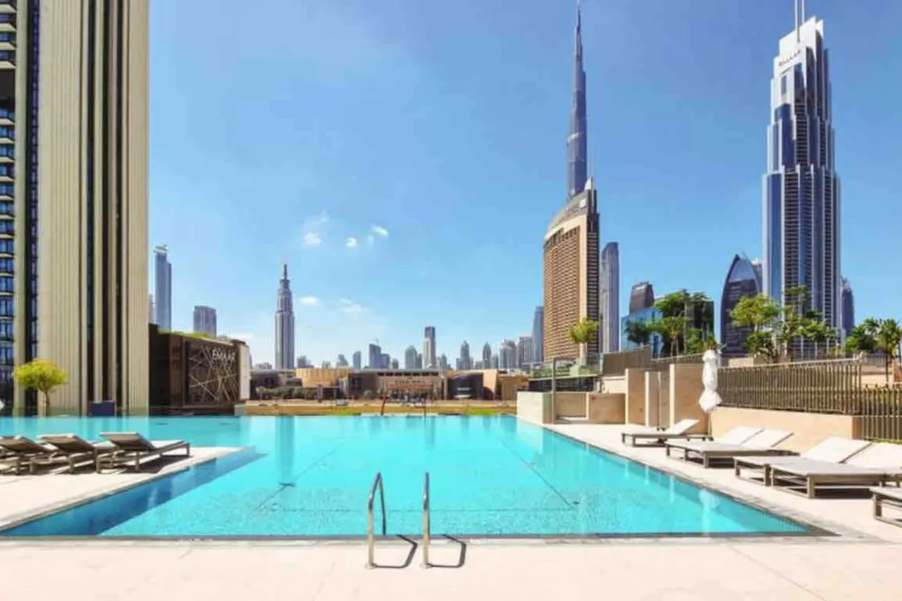 New 2BR Apt next to DubaiMall, pool view of BurjKh 3