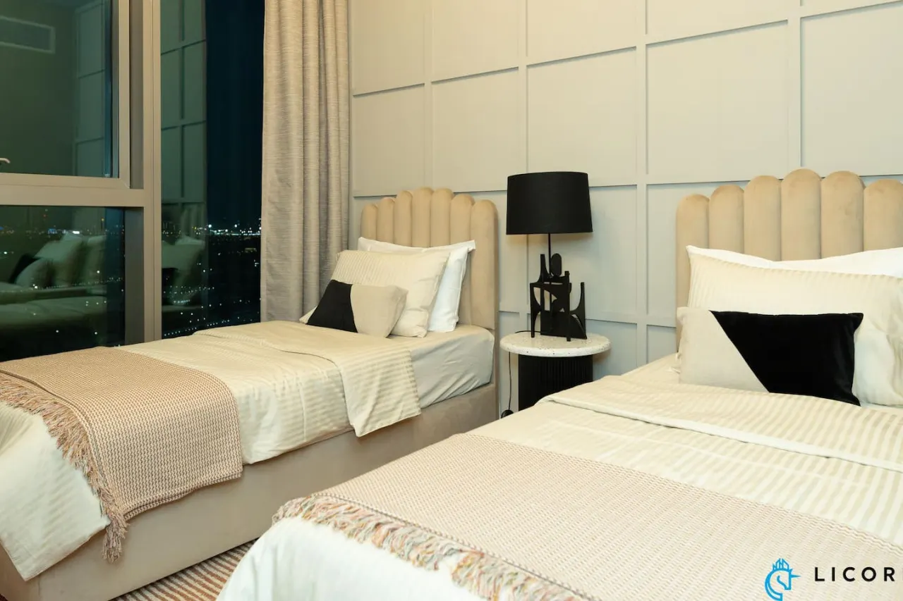 New 2BR Apt next to DubaiMall, pool view of BurjKh 7