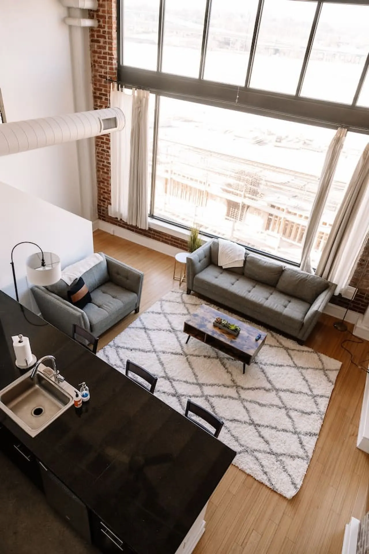 1st Floor Condo -Walk to Old City & Market Square