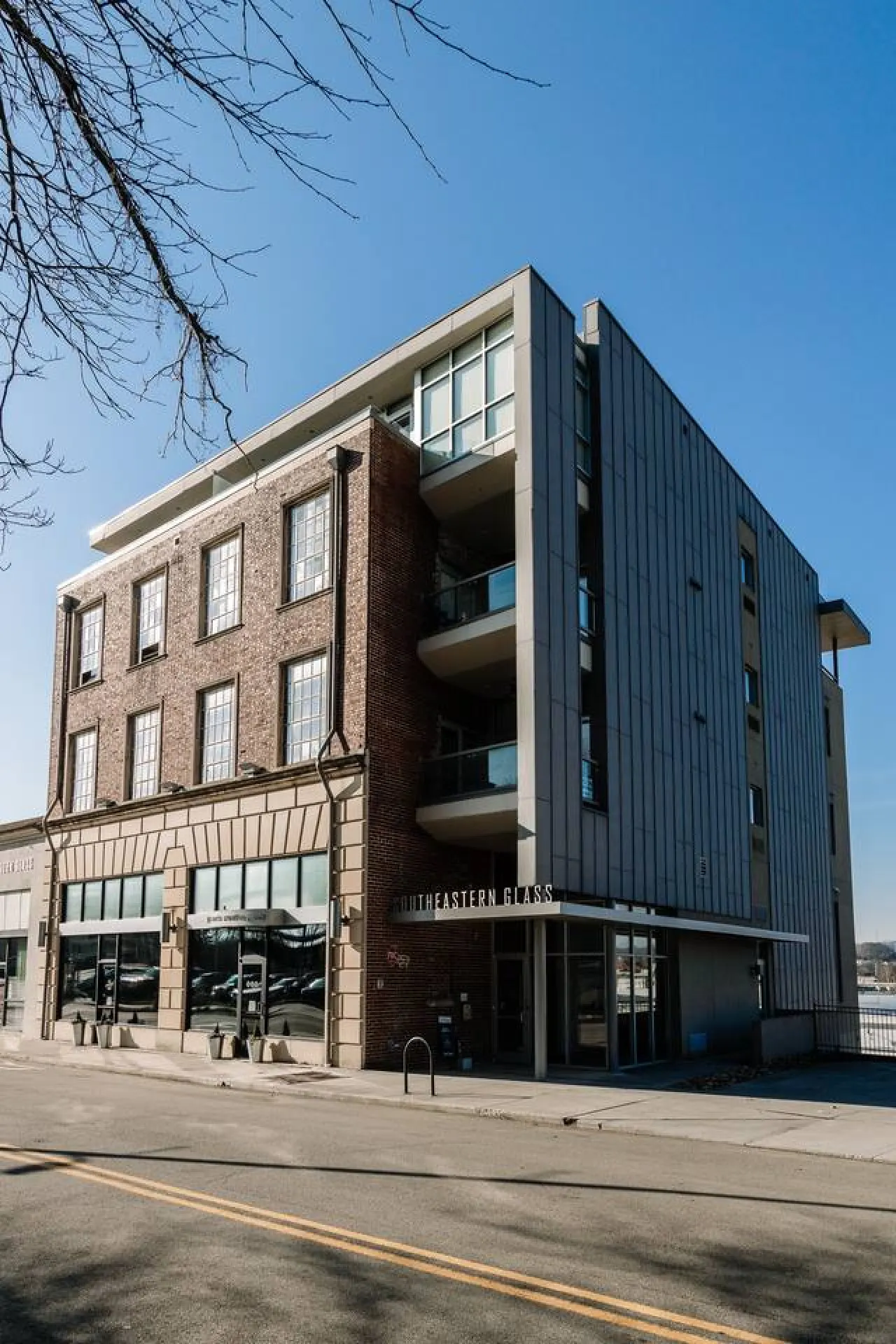 1st Floor Condo -Walk to Old City & Market Square — photo 2