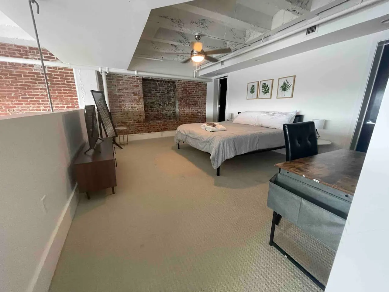 1st Floor Condo -Walk to Old City & Market Square 11