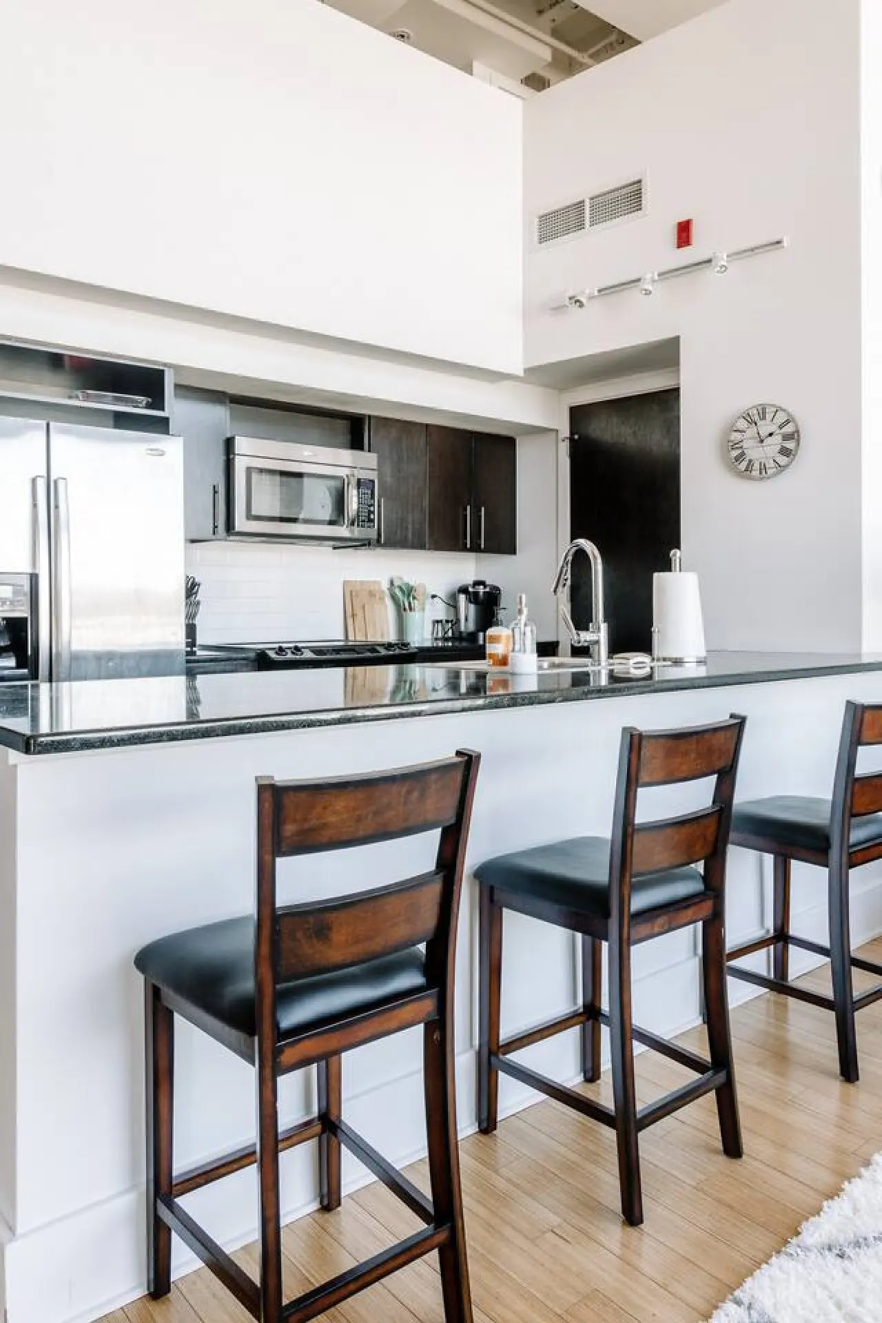 1st Floor Condo -Walk to Old City & Market Square 13