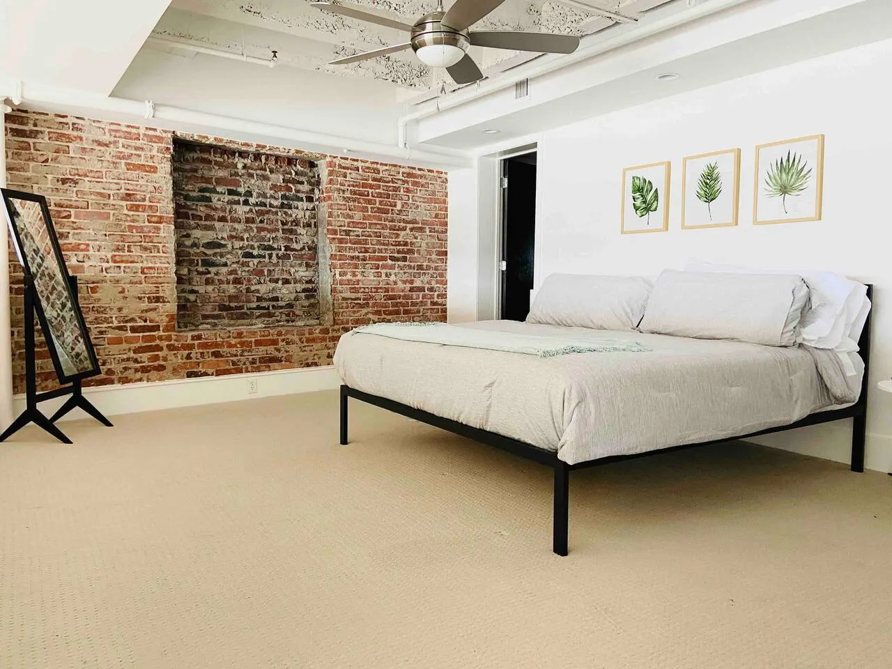 1st Floor Condo -Walk to Old City & Market Square — photo 4