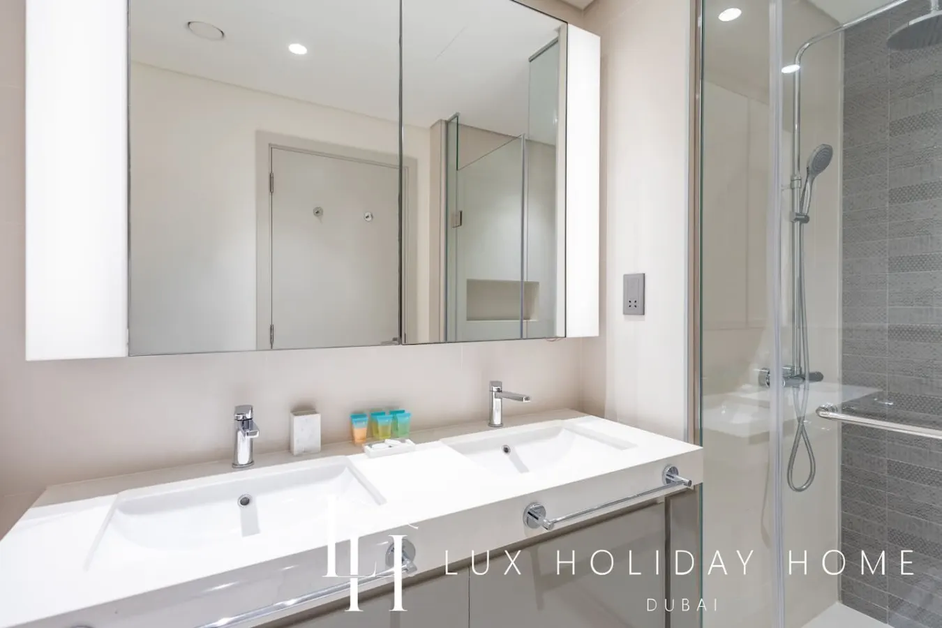 LUX The Luxury Sunrise Beachfront Suite 3 15