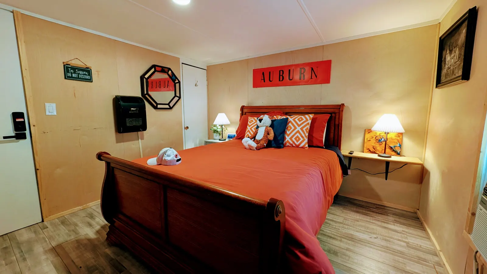 NEW! TigerCub -- Cozy 2BR Guest House on 20 Acres 20 Minutes from Auburn 10