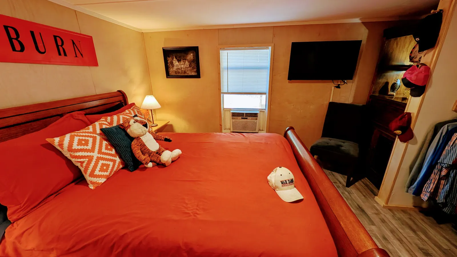NEW! TigerCub -- Cozy 2BR Guest House on 20 Acres 20 Minutes from Auburn 12