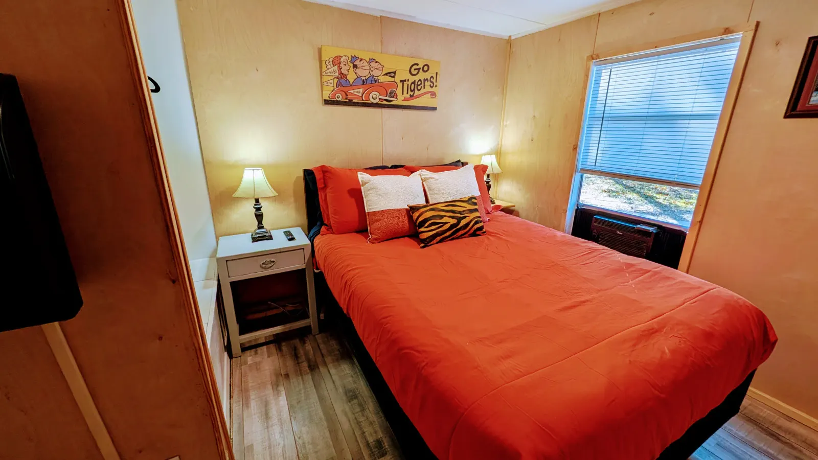 NEW! TigerCub -- Cozy 2BR Guest House on 20 Acres 20 Minutes from Auburn 15
