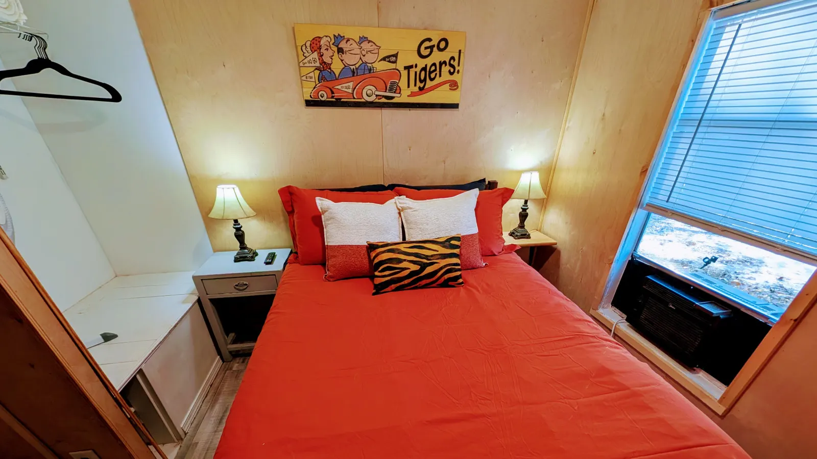 NEW! TigerCub -- Cozy 2BR Guest House on 20 Acres 20 Minutes from Auburn 17