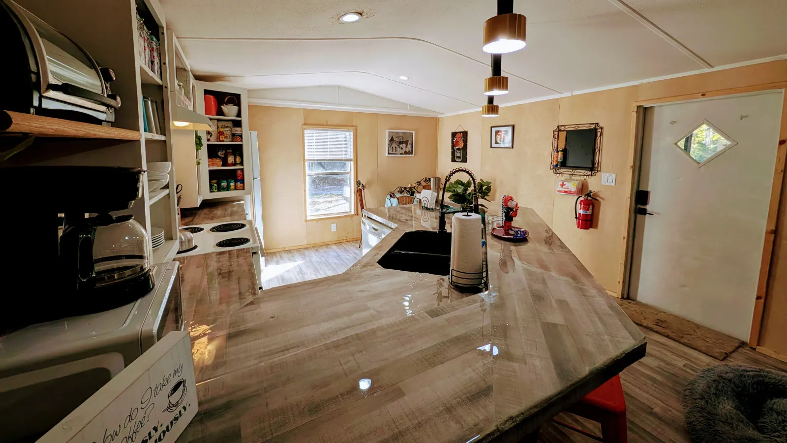NEW! TigerCub -- Cozy 2BR Guest House on 20 Acres | 20 Minutes from Auburn — photo 3
