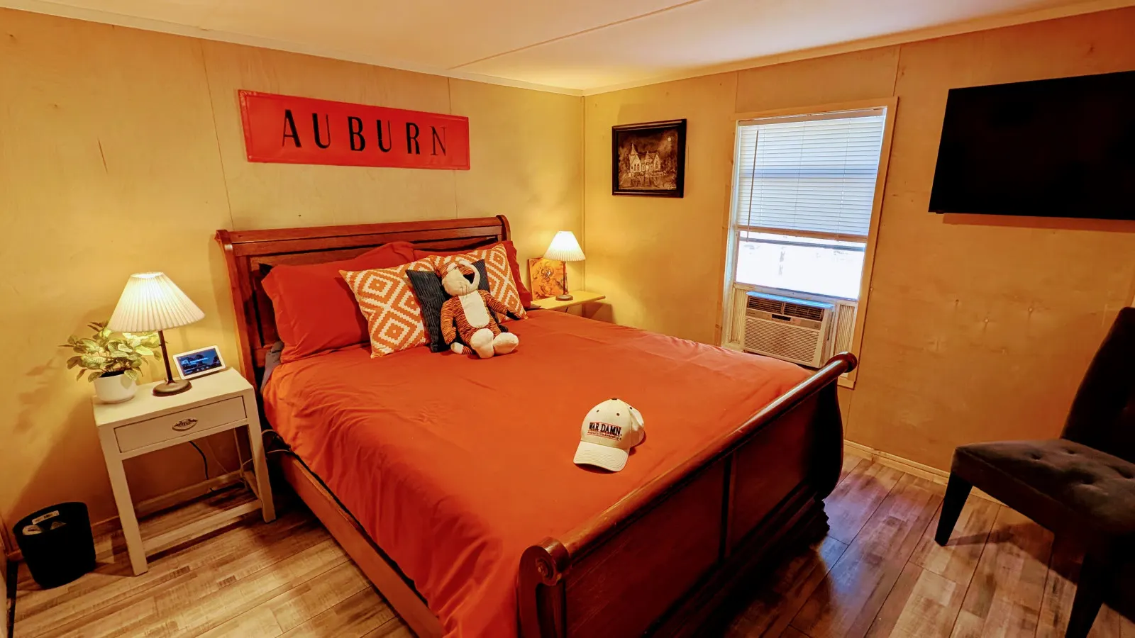 NEW! TigerCub -- Cozy 2BR Guest House on 20 Acres 20 Minutes from Auburn 8