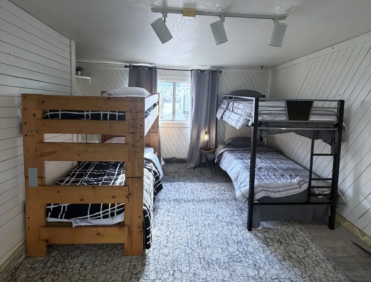 Hot Tub, Paddleboards, Air Hockey, Grill, Fire Pit, W/D, Sleeps 16, up 17