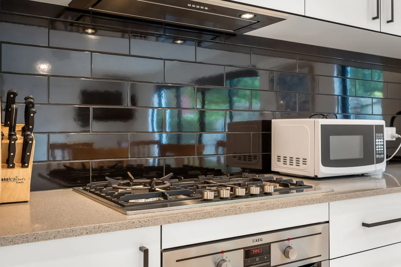 Modern Sandy Bay Apt - Close to Salamanca & CBD 9