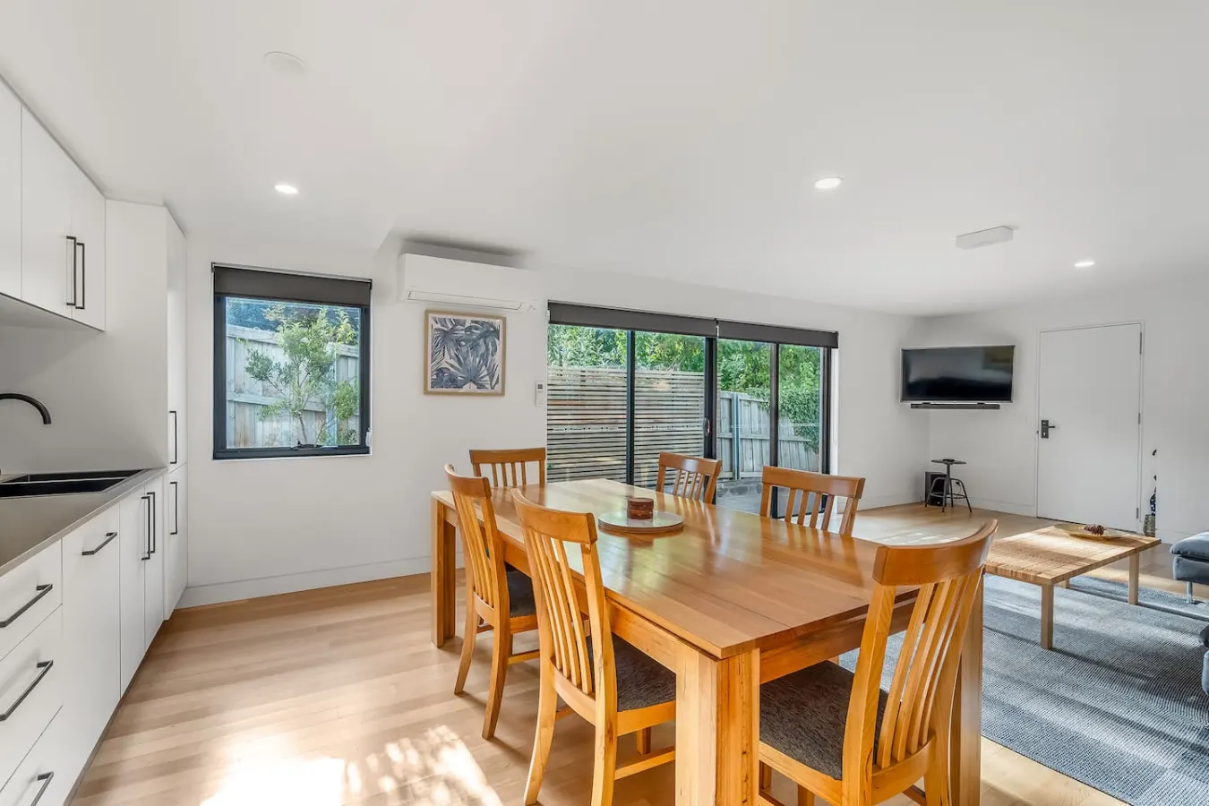 Modern Sandy Bay Apt - Close to Salamanca & CBD 10